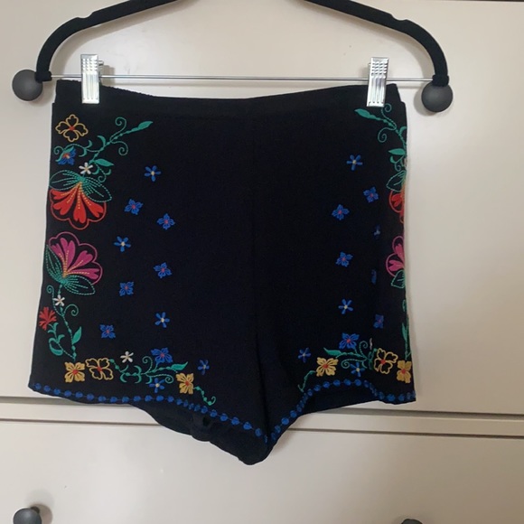 Matching top and bottom set - Picture 4 of 5